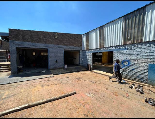 1,160M² WAREHOUSE FOR SALE IN PRIMROSE